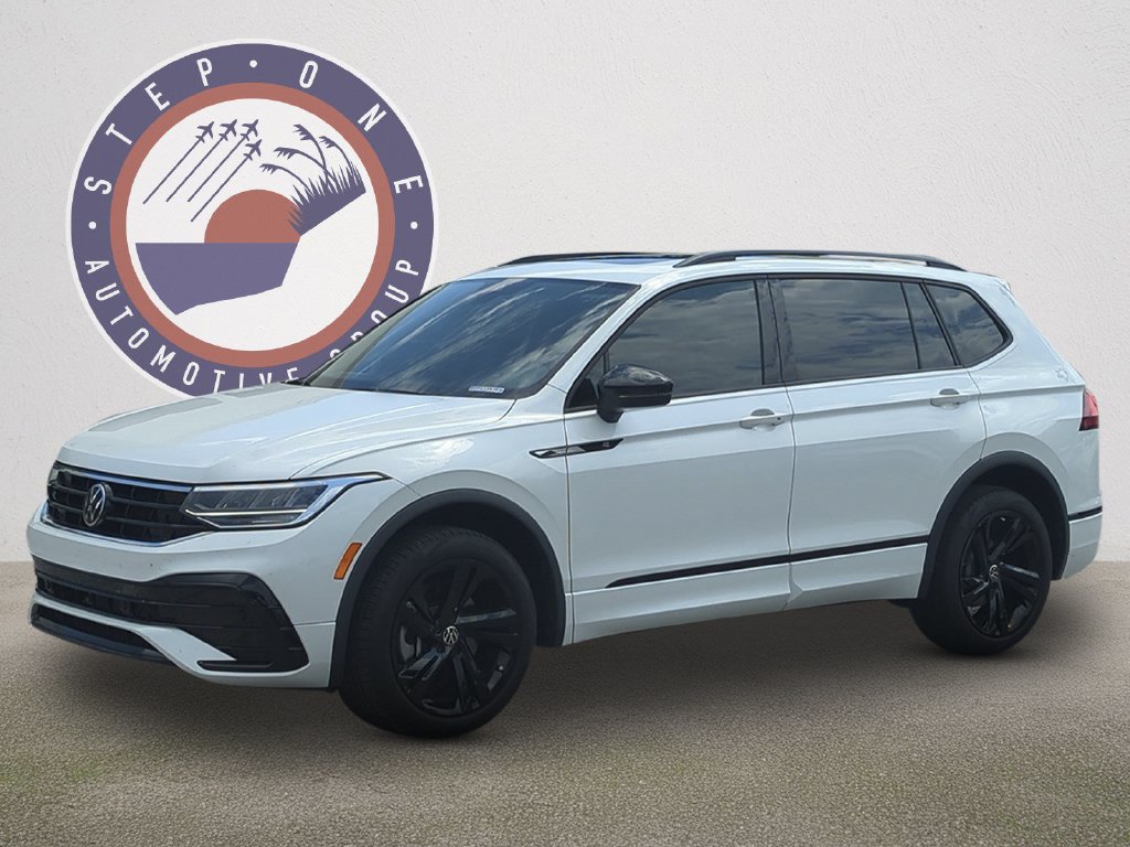 Certified 2023 Volkswagen Tiguan SE R-Line FWD image 2