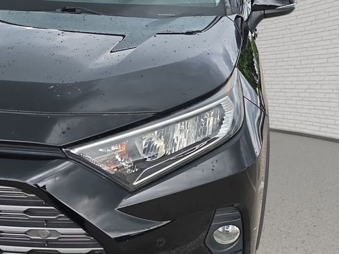 Used 2020 Toyota RAV4 Limited FWD image 33