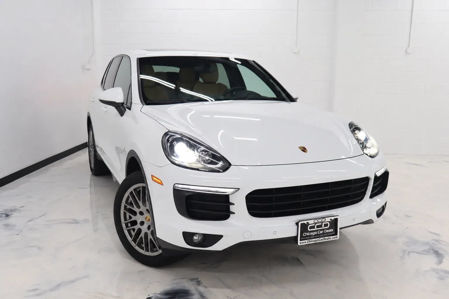 Used 2018 Porsche Cayenne AWD/4WD image 3