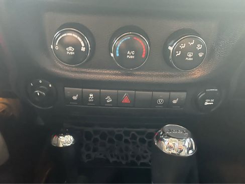 Used 2017 Jeep Wrangler 75th Anniversary image 27