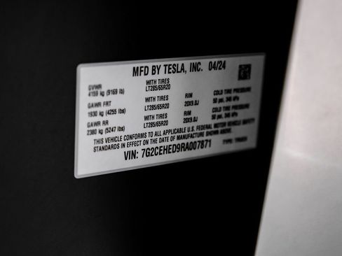 Used 2024 Tesla Cybertruck AWD Crew Cab image 60