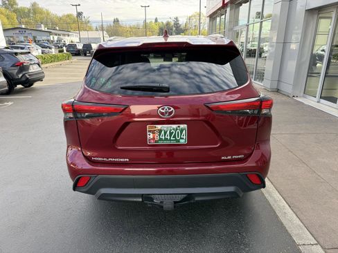 Used 2022 Toyota Highlander XLE image 4