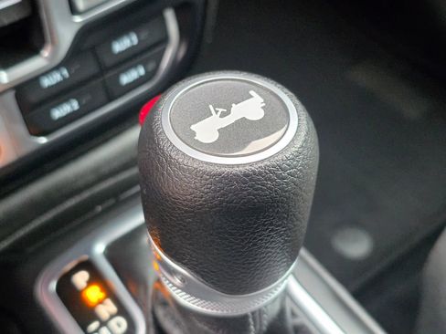 Used 2025 Jeep Wrangler Unlimited Rubicon image 37