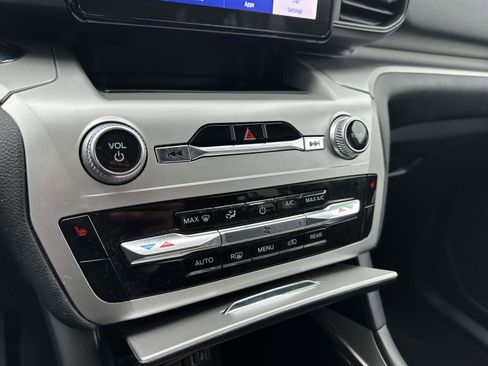 Used 2022 Ford Explorer XLT image 23