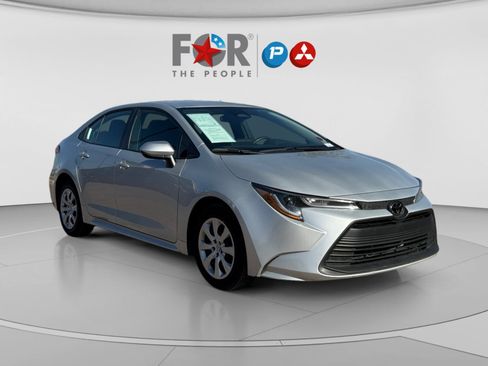 Used 2025 Toyota Corolla LE FWD image 7