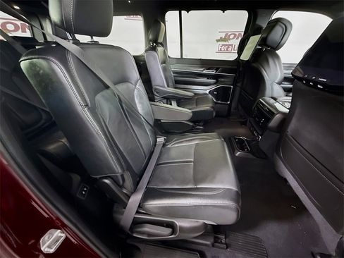 Used 2022 Jeep Wagoneer Series III w/ Premium Group I image 34