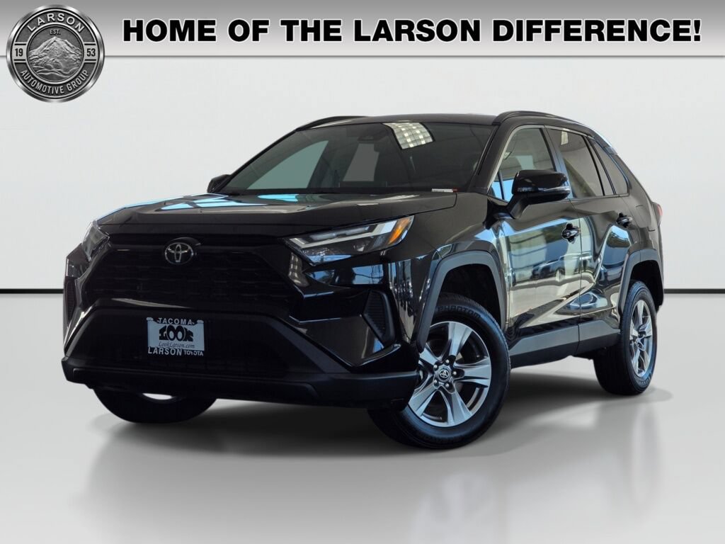 Used 2025 Toyota RAV4 XLE AWD/4WD image 1