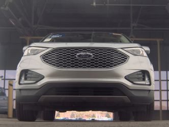 Used 2023 Ford Edge SEL w/ Convenience Package AWD/4WD image 3