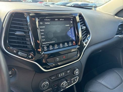 Used 2019 Jeep Cherokee Limited image 18