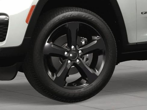 New 2025 Jeep Grand Cherokee Limited image 11