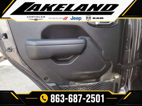 Used 2024 Jeep Gladiator Mojave AWD/4WD image 11