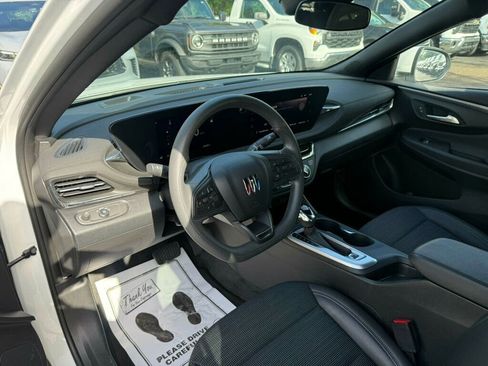 Used 2025 Buick Envista Preferred image 3