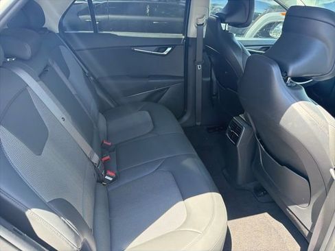 Certified 2024 Kia Niro Wind FWD image 3