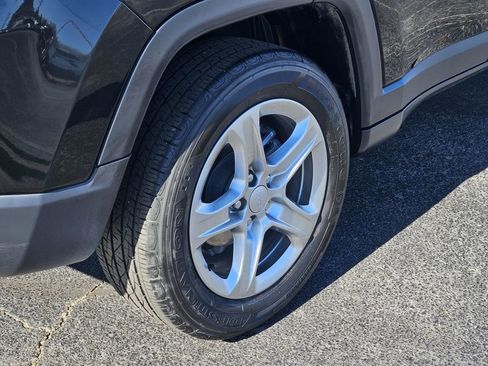 Used 2024 Jeep Compass Latitude image 9