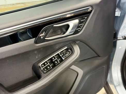 Certified 2023 Porsche Macan AWD/4WD image 23