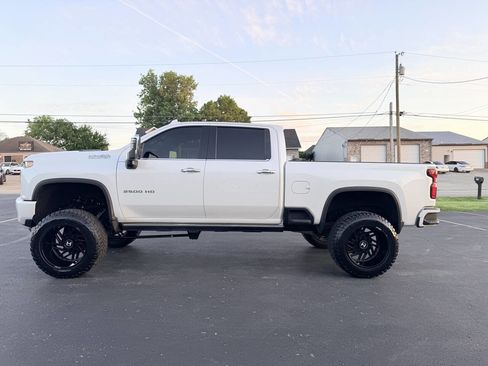 Used 2022 Chevrolet Silverado 2500 High Country w/ Technology Package AWD/4WD image 3