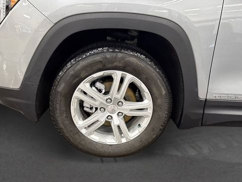 Used 2024 GMC Terrain SLE w/ Driver Convenience Package image 12