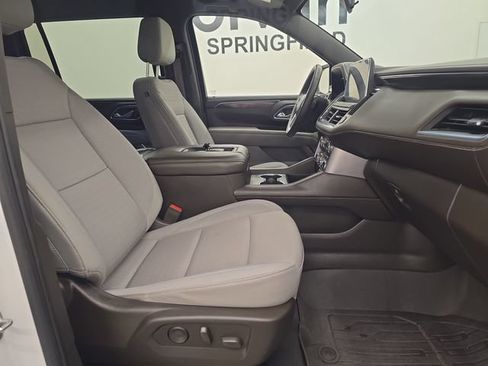 Used 2024 GMC Yukon XL SLE AWD/4WD image 9