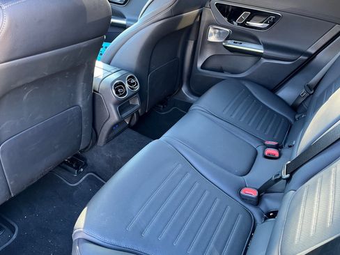 Used 2025 Mercedes-Benz GLC 350e 4MATIC image 9