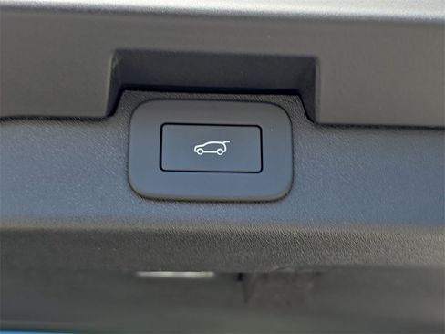 New 2026 Land Rover Discovery Limited Edition image 14