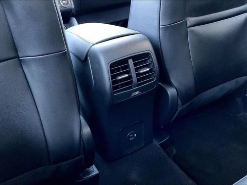 Used 2020 Ford Escape Titanium AWD/4WD image 34