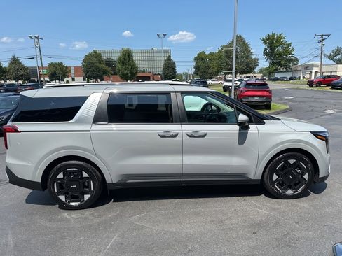 New 2026 Kia Carnival EX image 4