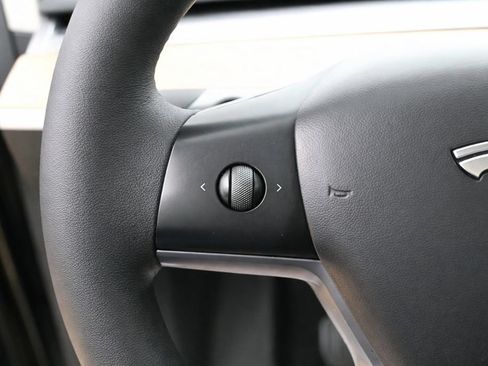Used 2023 Tesla Model Y Long Range AWD/4WD image 18