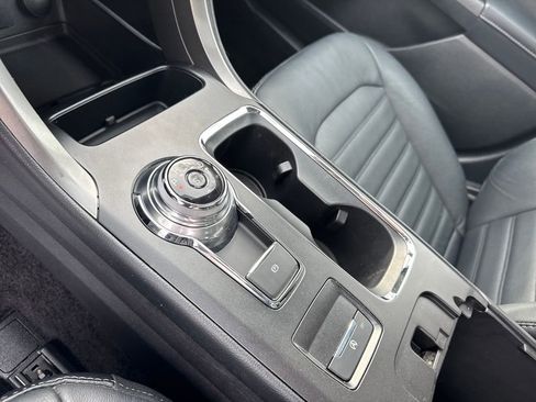 Used 2017 Ford Fusion SE w/ Fusion SE Technology Package image 24