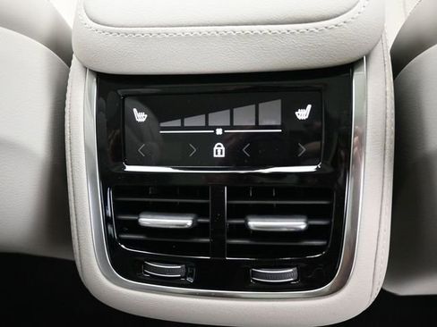 New 2026 Volvo XC90 B6 Ultra w/ Protection Package image 35