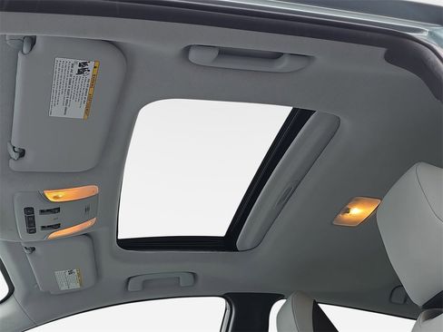 Used 2017 Toyota Prius Four image 34