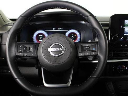 Certified 2025 Nissan Pathfinder Platinum w/ Black Appearance Package FWD image 27