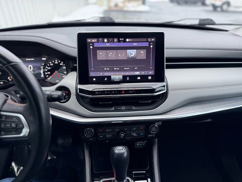 Used 2022 Jeep Compass Limited image 16