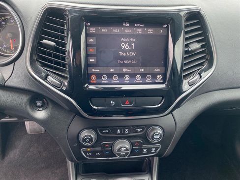Used 2019 Jeep Cherokee Limited AWD/4WD image 11