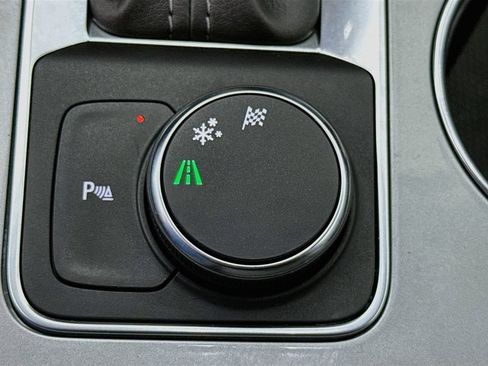 Used 2019 Chevrolet Blazer LT w/ Sound & Technology Package FWD image 12