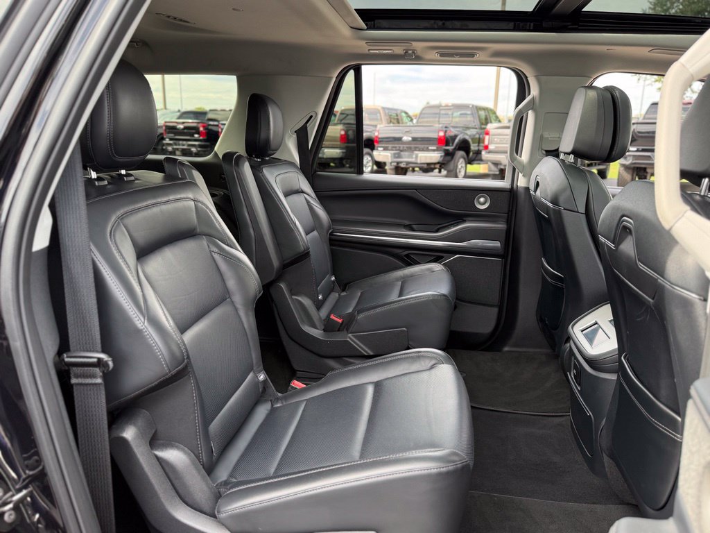 Used 2025 Lincoln Navigator L Reserve AWD/4WD image 16