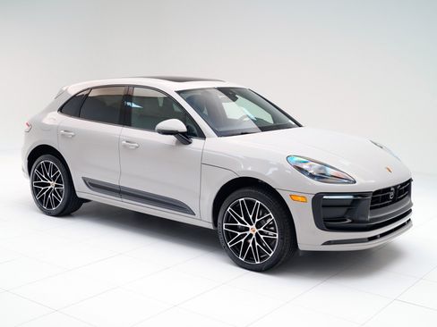 Certified 2026 Porsche Macan AWD/4WD image 7