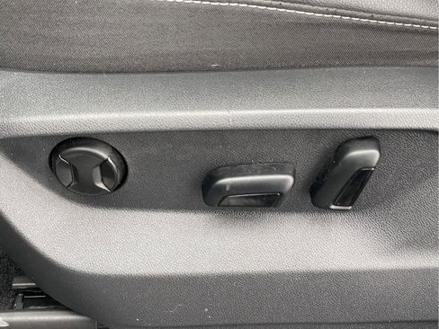 Used 2023 Volkswagen Atlas SE image 26