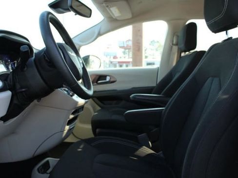 Used 2024 Chrysler Voyager LX FWD image 17