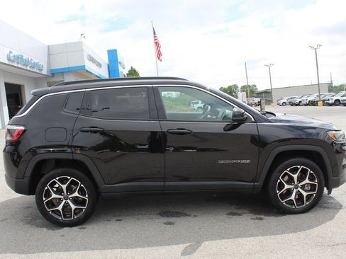 Used 2025 Jeep Compass Limited AWD/4WD image 8
