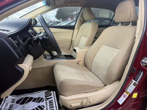 Used 2017 Toyota Camry LE image 9