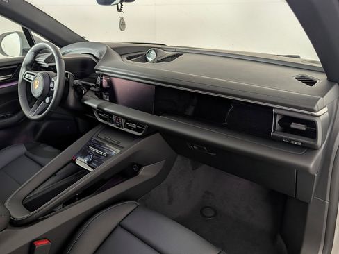 New 2026 Porsche Macan 4 Electric AWD/4WD image 19