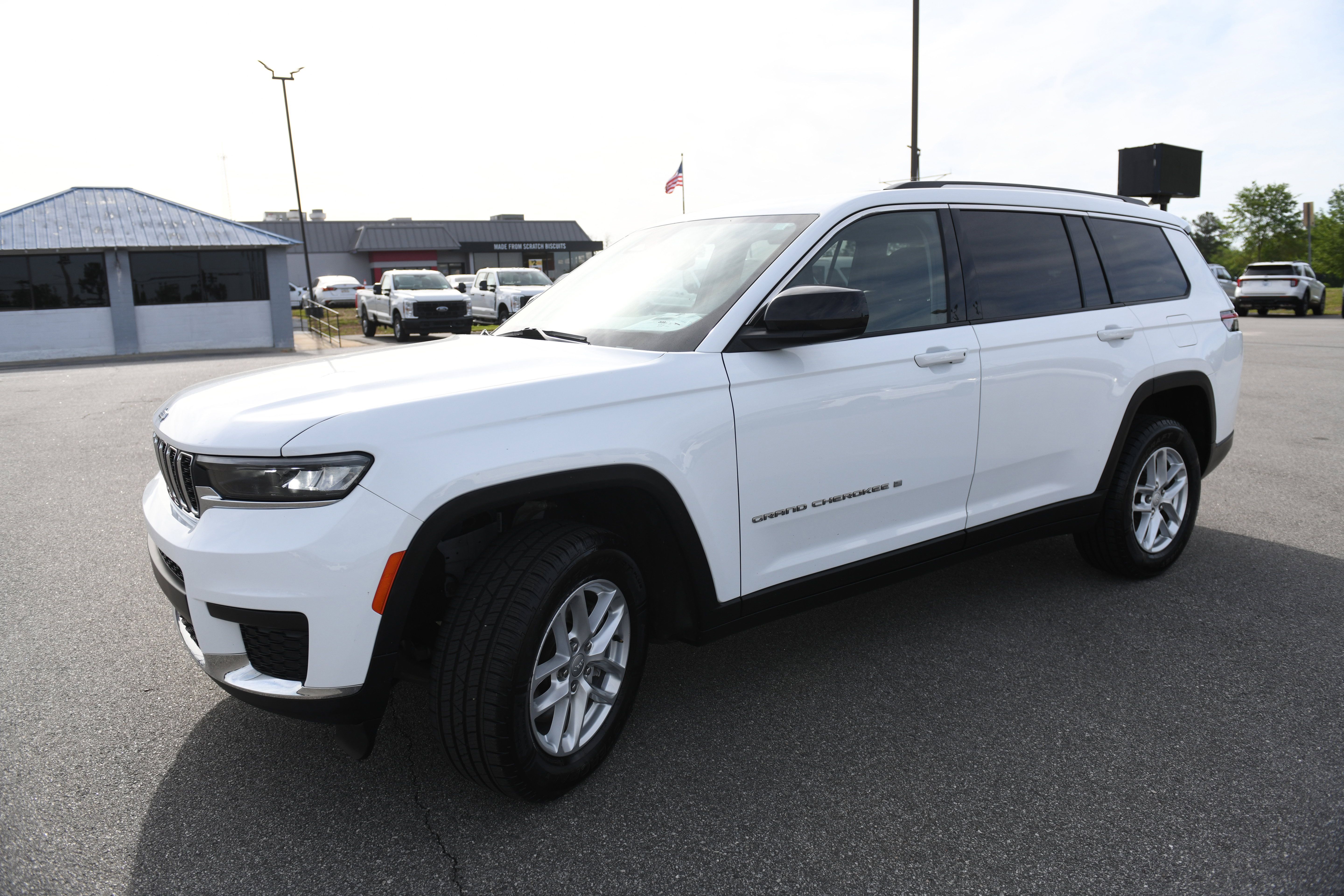 Used 2023 Jeep Grand Cherokee L Laredo RWD image 6
