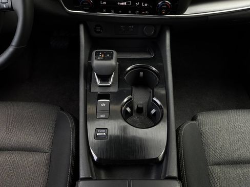 Used 2026 Nissan Rogue SV FWD image 15