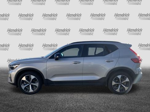 Used 2025 Volvo XC40 B5 Plus image 7