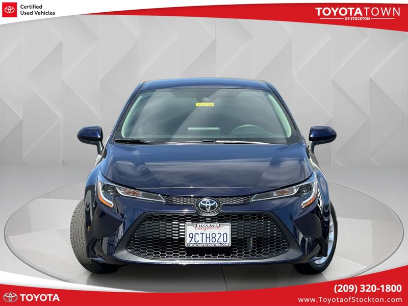 Certified 2022 Toyota Corolla LE image 1