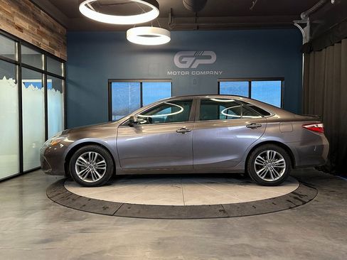 Used 2016 Toyota Camry SE image 6