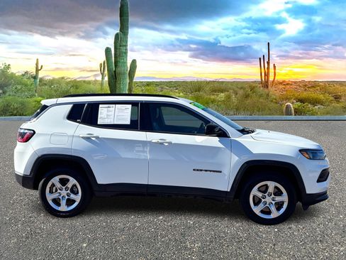 Used 2023 Jeep Compass Latitude image 8