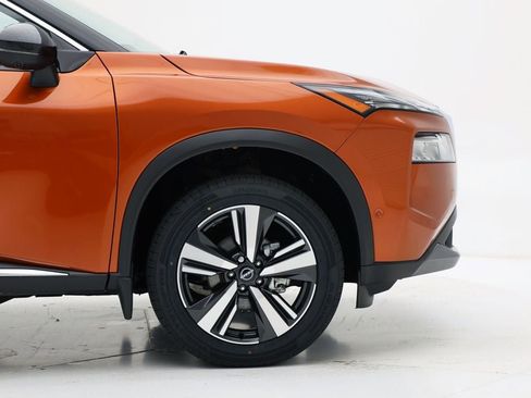 Used 2023 Nissan Rogue SL w/ SL Premium Package image 3