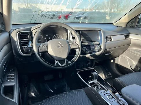 Used 2018 Mitsubishi Outlander SE image 23