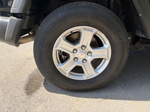 Used 2022 Jeep Wrangler Unlimited Sport image 37